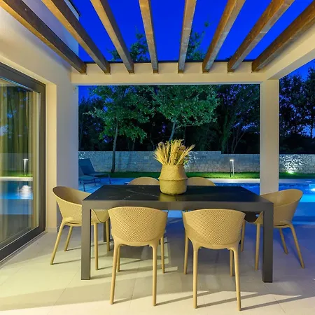 Frame Garden East By Interhome Svetvincenat
